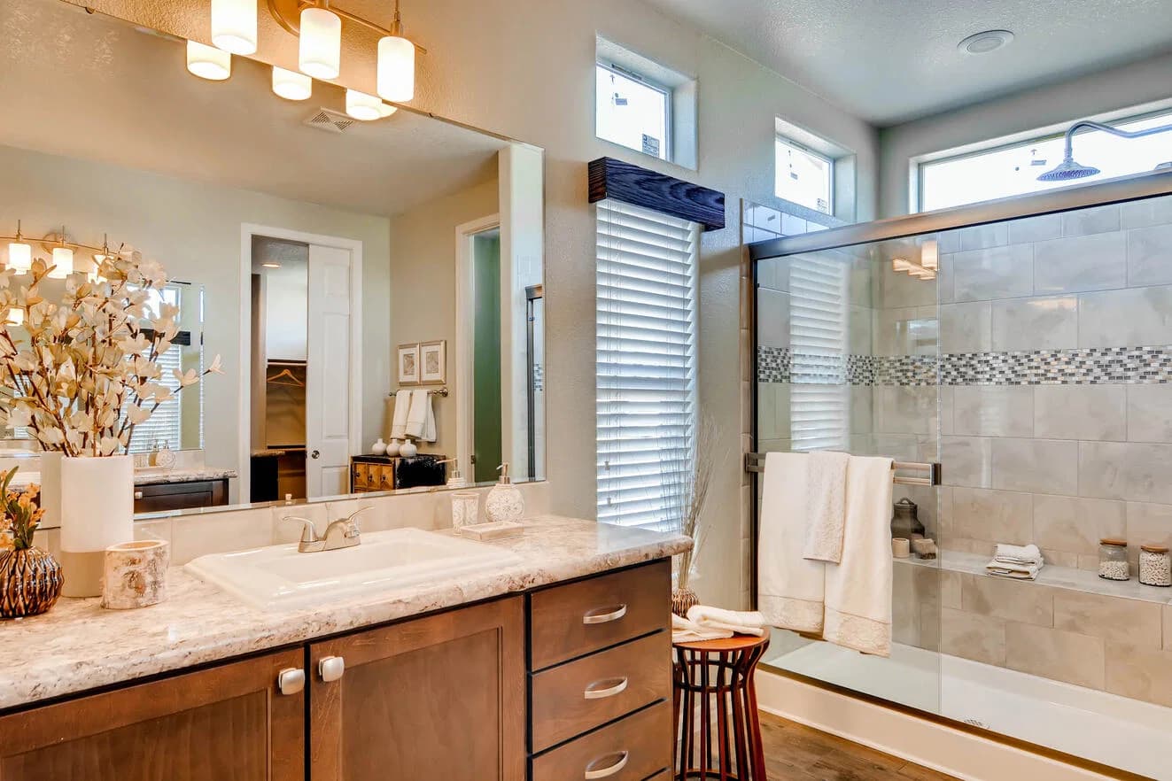Catalina 2860c bathroom, interior, and hero home features