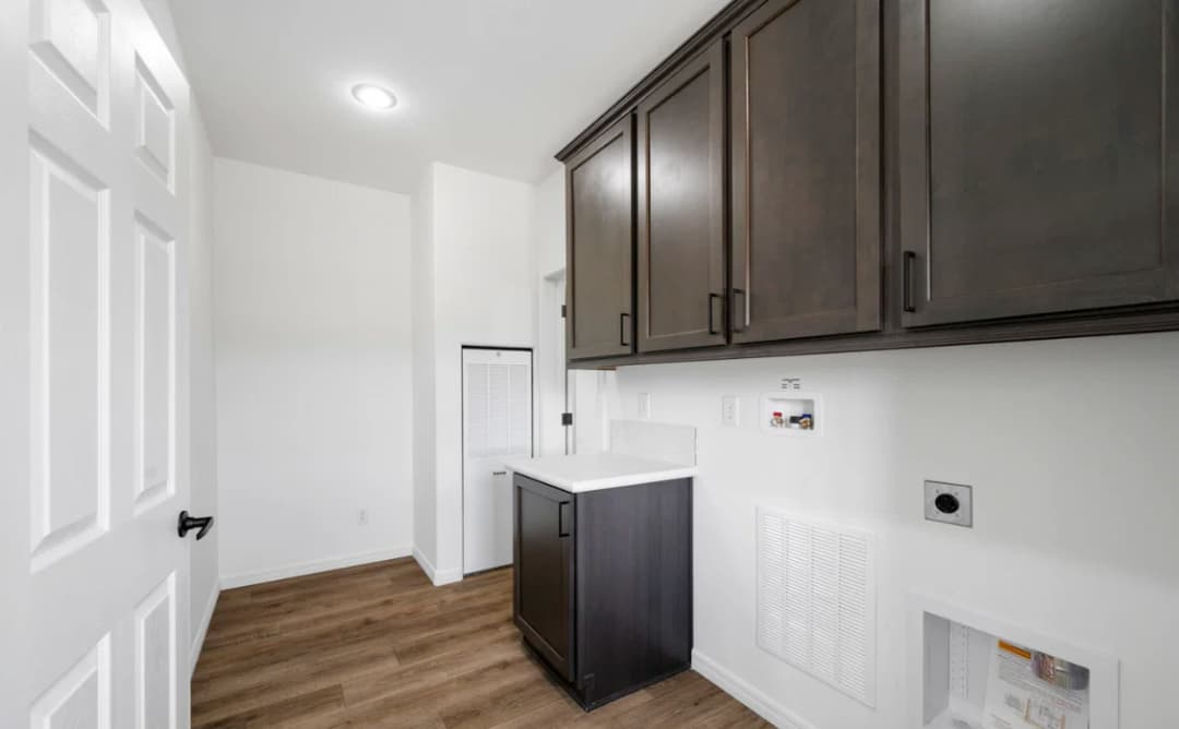 Limited series-28564a interior home features
