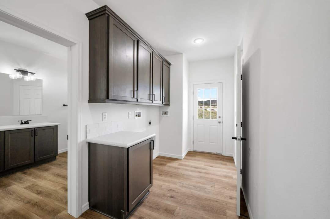 Limited series 28523a interior home features