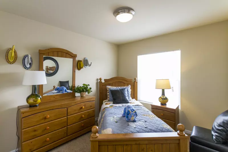 Cm-3443r bedroom home features