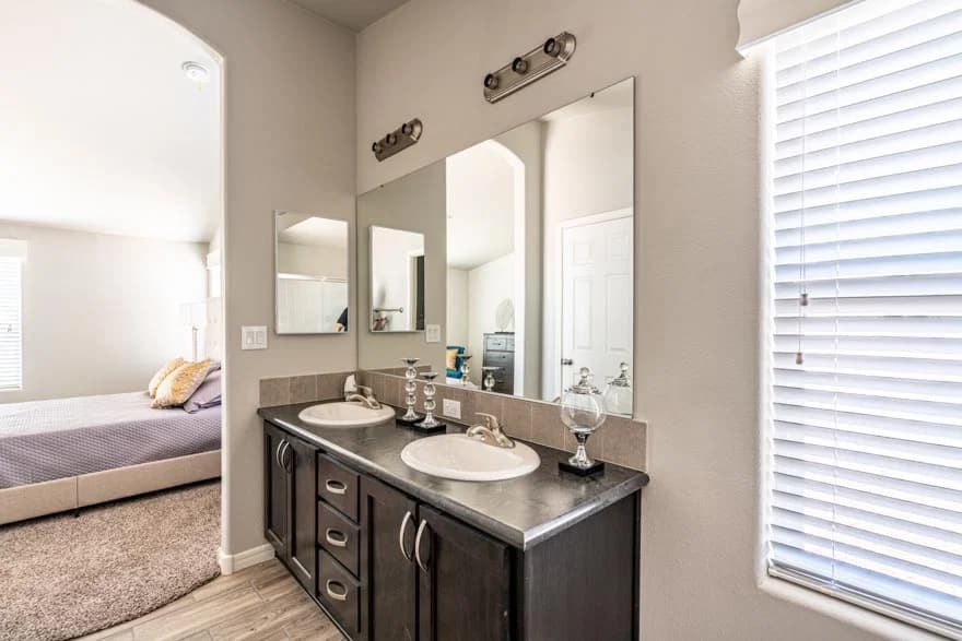 Mountain ridge 28643b bathroom home features