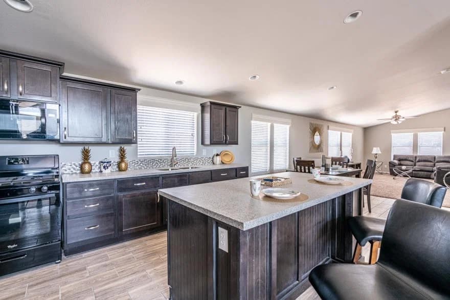Mountain ridge 28643b kitchen, interior, and hero home features